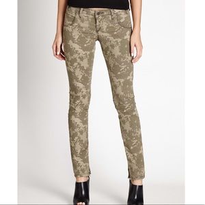 LOW-RISE MOTO-SEAM SKINNY JEANS IN TINTED CAMO WAS